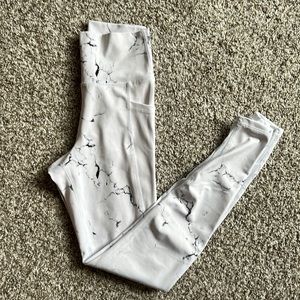 Buff Bunny White Marble print high waisted leggings with side pockets Size XS